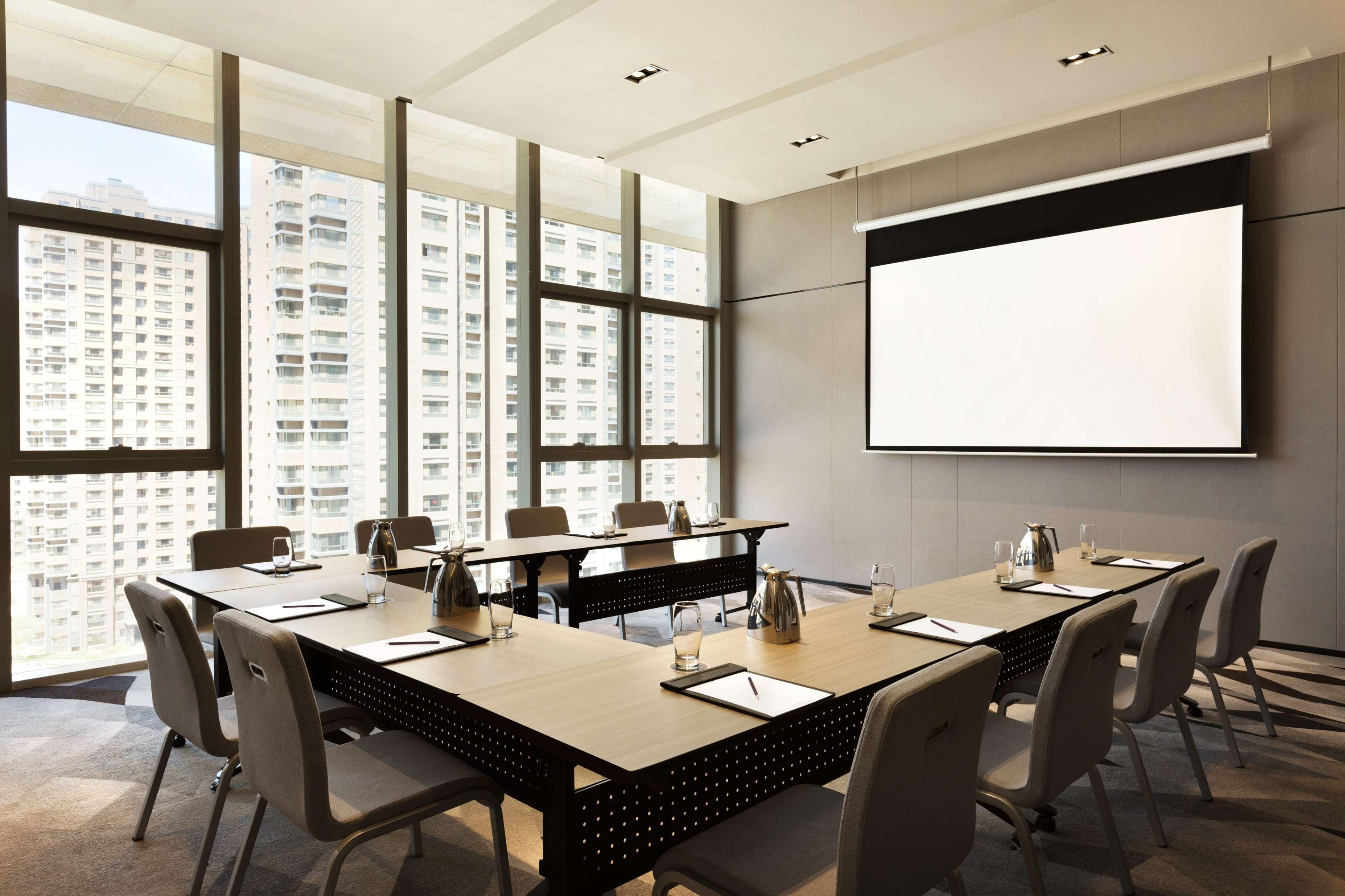 Отель Hyatt House Yinchuan Yuecaicheng Экстерьер фото
