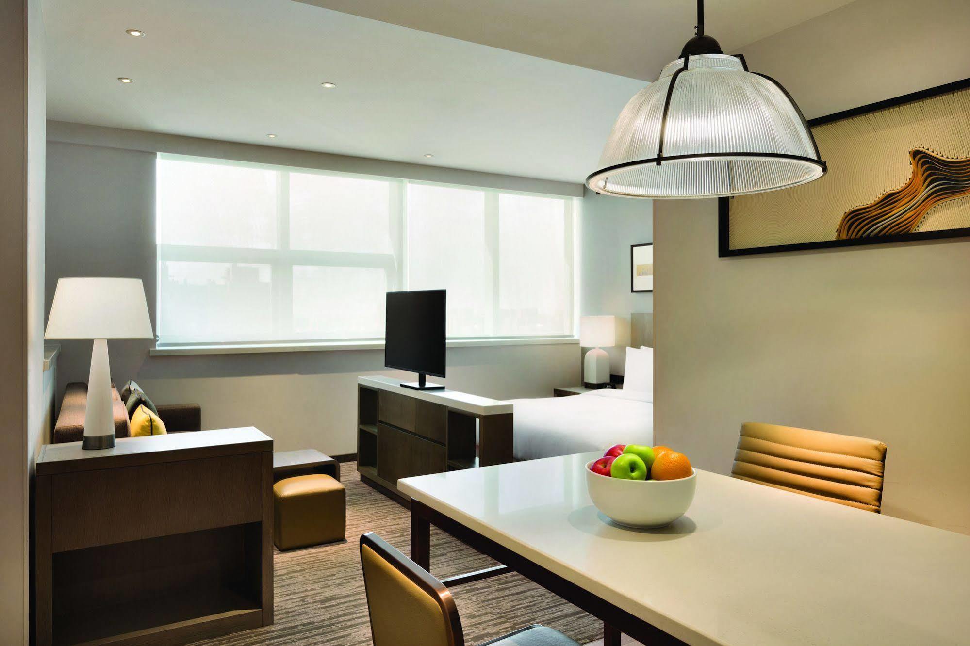 Отель Hyatt House Yinchuan Yuecaicheng Экстерьер фото
